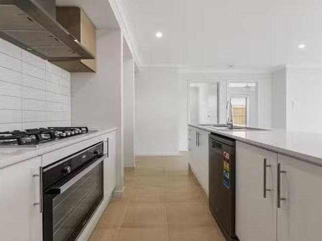 Deal! 59 Lucas Drive, White Rock, QLD 4306