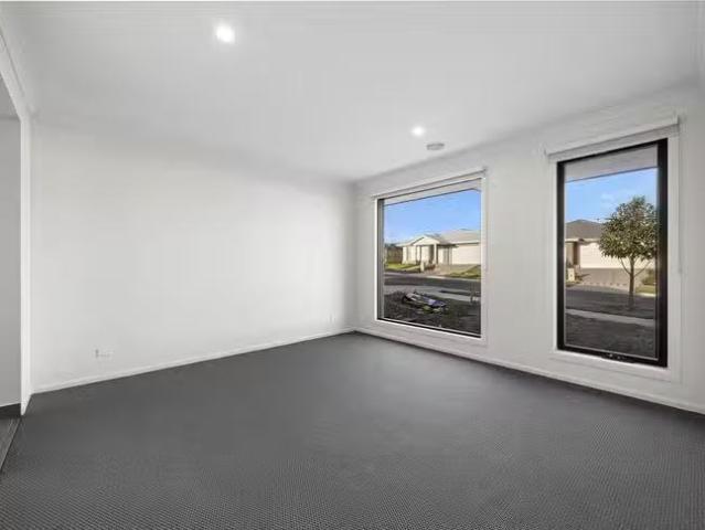 Just in! 5 Tahoe Avenue, Winter Valley, VIC 3358