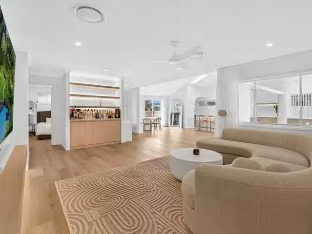 Deal! 5 Tinba Court, Runaway Bay, QLD 4216
