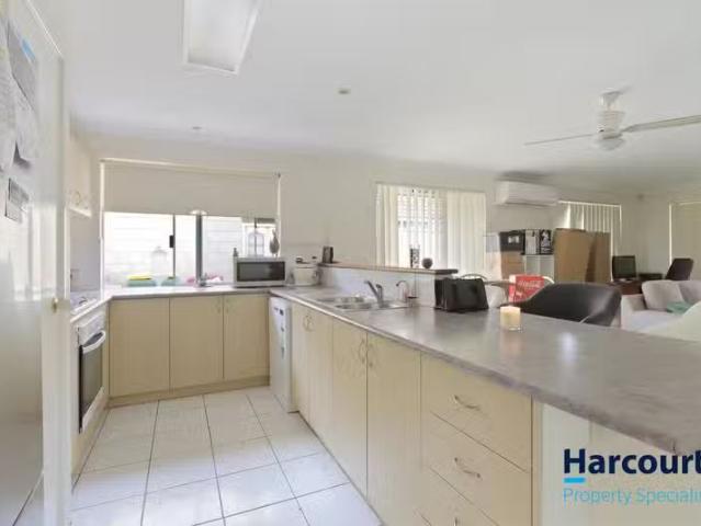 Unique 5 Villena Circle, PORT KENNEDY, WA 6172 House for Rent