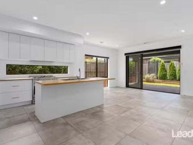 Cozy 5 Autumn Way, Diggers Rest VIC 3427