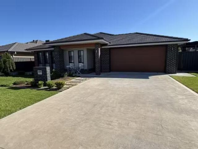 Cheap 5 Ayrshire Crescent, TAMWORTH House for rent Listed by.