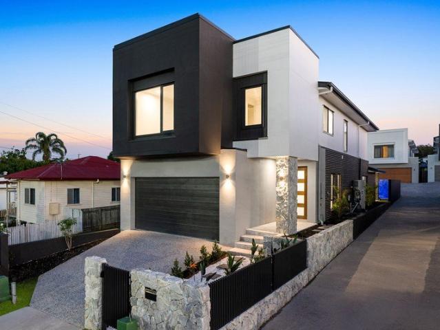 New 5 Bed Coral Homes Freehold with Dual Living Areas in a Truly Family Orientated Neighbourhood