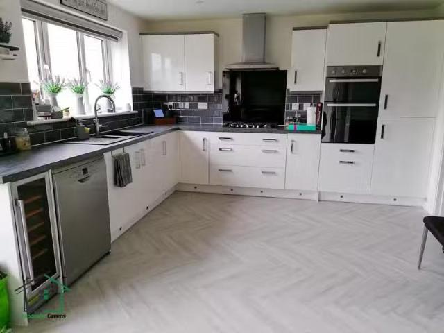 Unique 5 bedroom detached house for rent in Albacore Road, Upp.