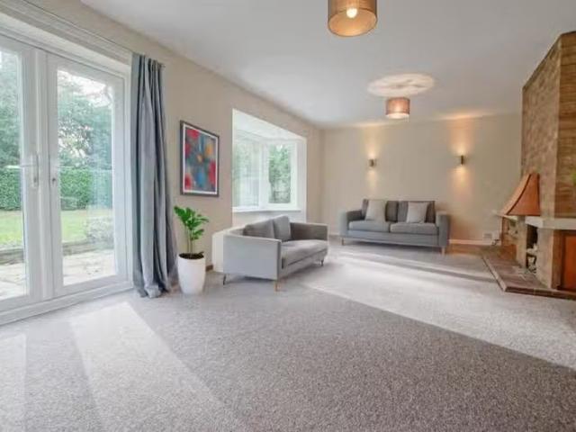 Nice 5 bedroom detached house for rent in Fern Grove, Welwyn G.