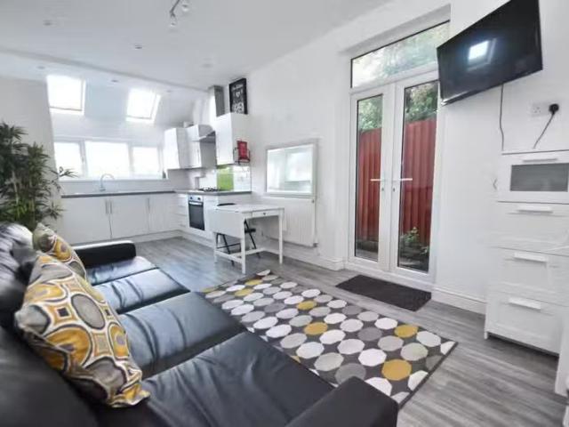 Rental! 5 bedroom house for rent in Lisvane Street, Cathays, C.