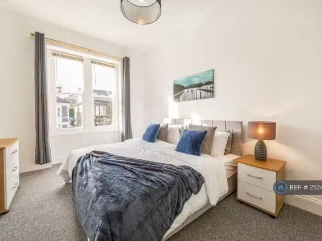Cheap 5 bedroom semi detached house for rent in Cranbrook Road.