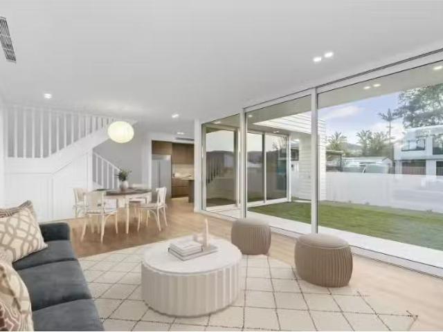 For Rent! 5 BR 42A Aldridge Avenue, East Corrimal House for re.