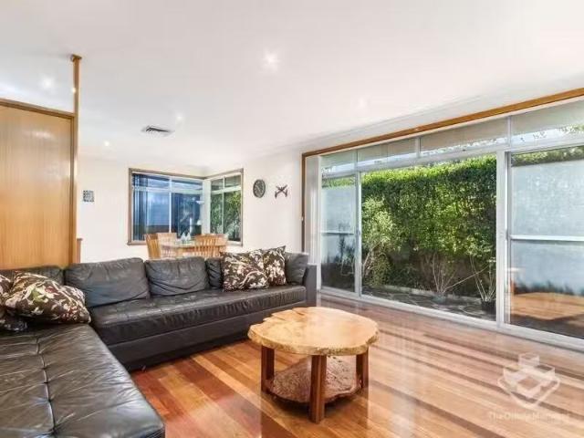 Charming 5 BR 4 Apollo Avenue, West Pymble House for rent Lis.
