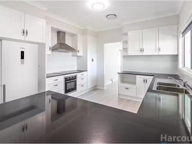 Unique 5 BR 4 Biwong Street, Blacksmiths House for rent Liste.