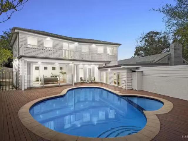 Just in! 5 BR 61 Warrien Road, Croydon North VIC 3136 House.