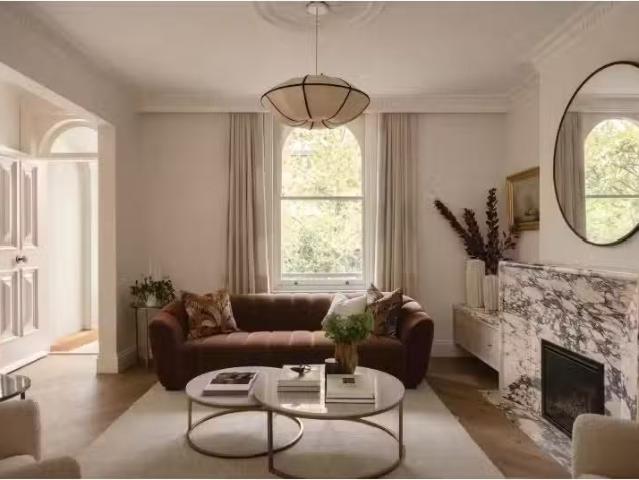 Just in! 5 BR 158 Victoria Street, Potts Point Townhouse for r.