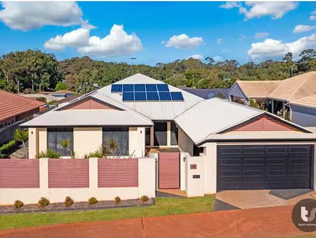 Nice 5 BR 15 Caswell Crescent, Redland Bay, QLD 4165