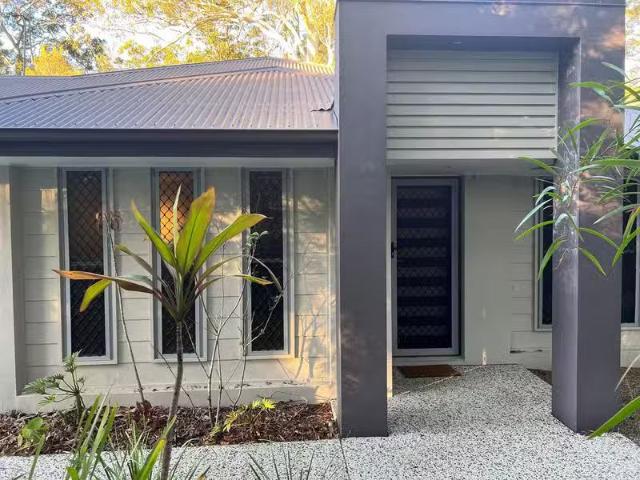 Cheap 5 BR 16 Alyxia Ct, NOOSAVILLE, QLD 4566 House for Rent