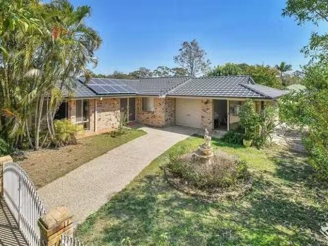 Charming 5 BR 18 Beamont Place, Forest Lake, QLD 4078