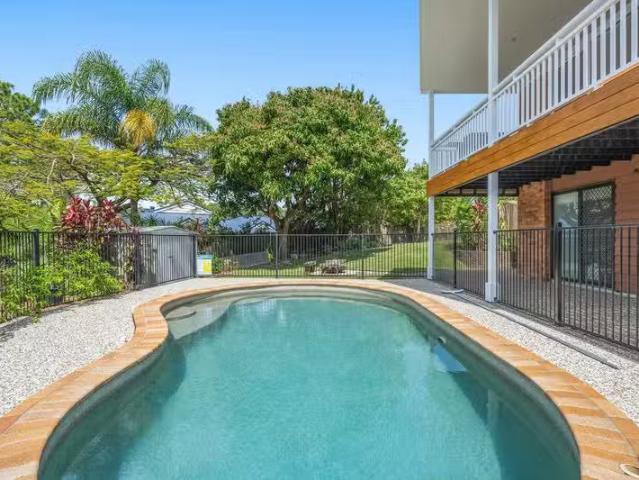 Nice 5 BR 18 Bindoon Close, Elanora, QLD 4221 House for Rent