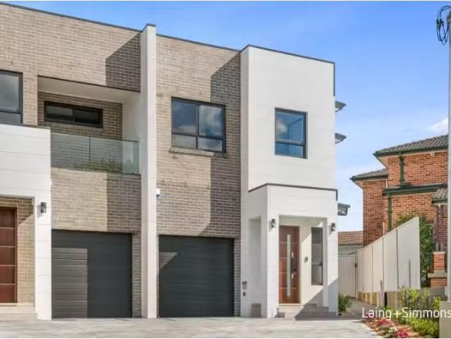 Unique 5 BR 20B Dan Street, Merrylands Townhouse for rent Lis.