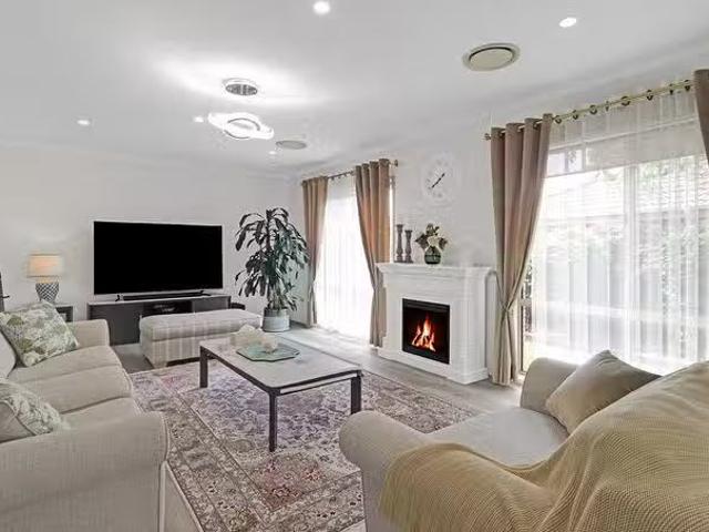 Charming 5 BR 240 Woodbury Park Drive, Mardi, NSW 2259