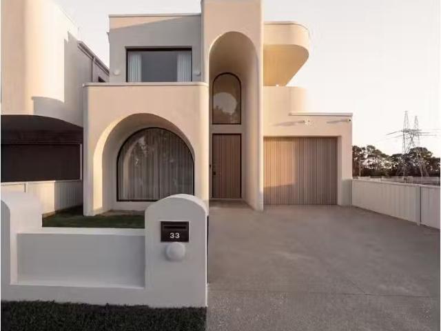 Cheap 5 BR 33 Timlin Street, Gledswood Hills House for rent L.