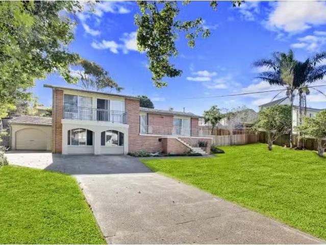 Just in! 5 BR 3 5 Regent Street, Port Macquarie House for rent.