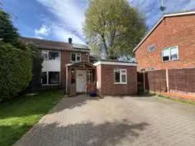 Deal! 5 BR Property & Houses to Rent: Timber Bank, Frimley Gre.
