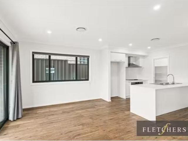 Deal! 5 Dolly Circuit, Calderwood House for rent Listed by Am.