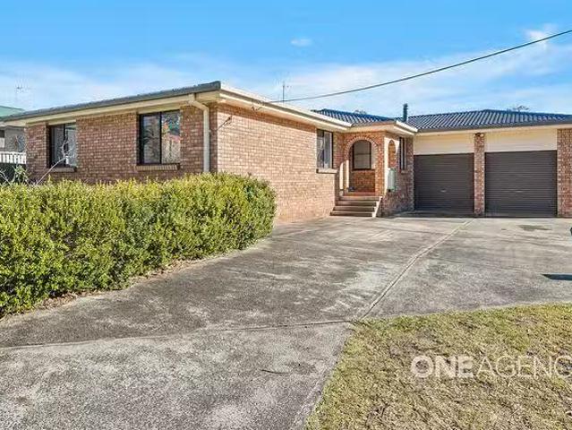 Charming 5 Elanora Parade, Basin View, NSW 2540