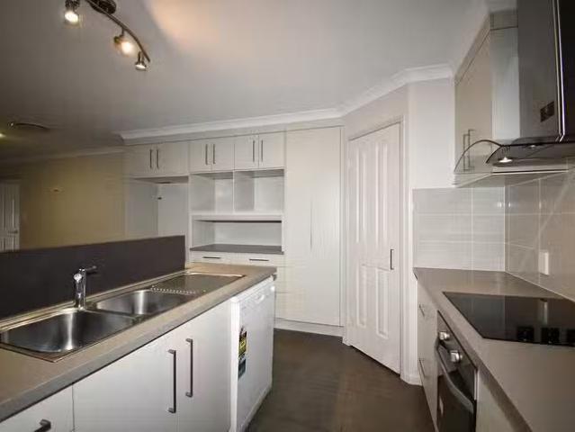Cheap 5 Flyn Close, Gracemere, QLD 4702