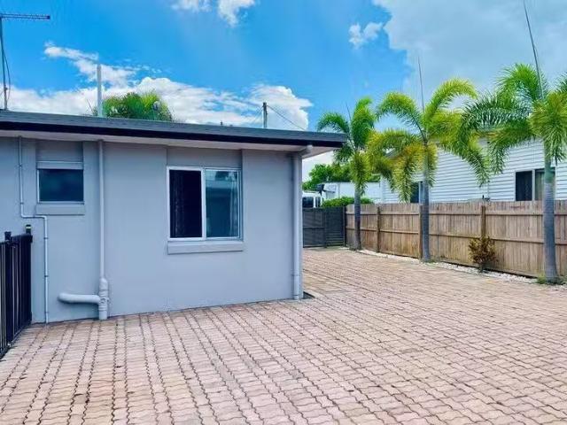 Unique 5 Herrigan Street, Glenella, QLD 4740