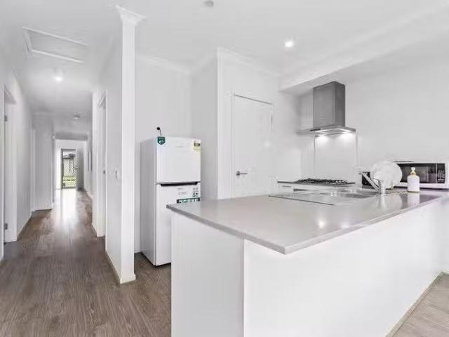 Nice 5 INDEPENDENCE Avenue, Point Cook VIC 3030