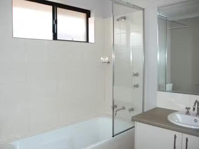 Deal! 5 Kupu Gate, Success, WA 6164