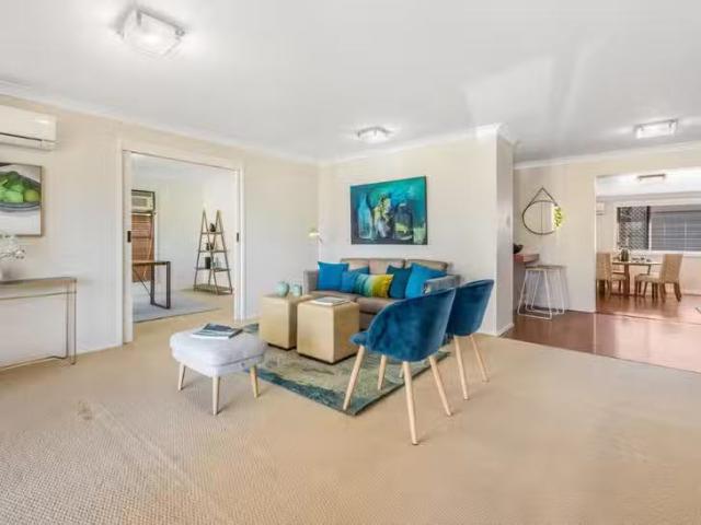 Unique 5 Minaji Court, Karana Downs, QLD 4306
