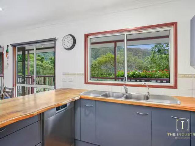 Unique 5 Orminston Close, Redlynch, QLD 4870