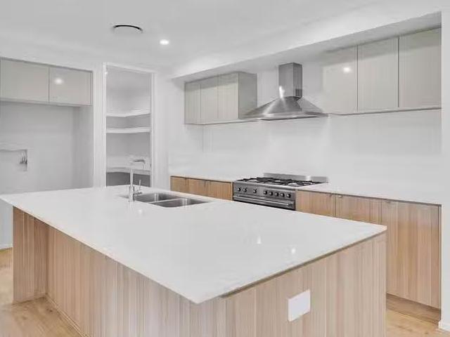 Unique 5 Peach Avenue, Greenbank, QLD 4124