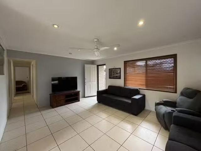 Charming 5 Port Street, Jamboree Heights, QLD 4074