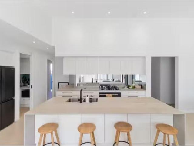 Cheap 5 Quintero Close, Heddon Greta House for rent Listed by.