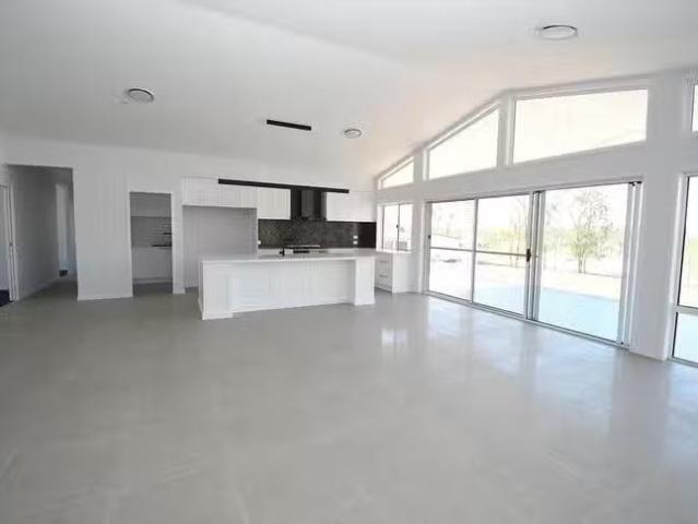 Cozy 5 Rosella Place, Rifle Range, QLD 4311