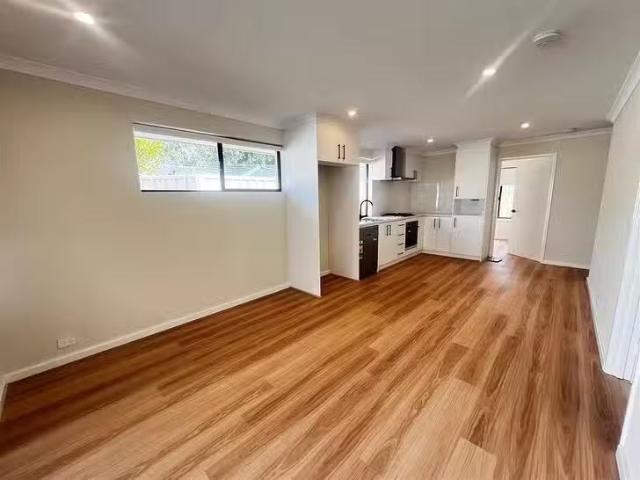 Cozy 5A Adare Place, Coodanup, WA 6210