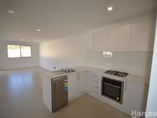 Rental! 5A Blacksmith Street, Wauchope, NSW 2446 Duplex / Se.