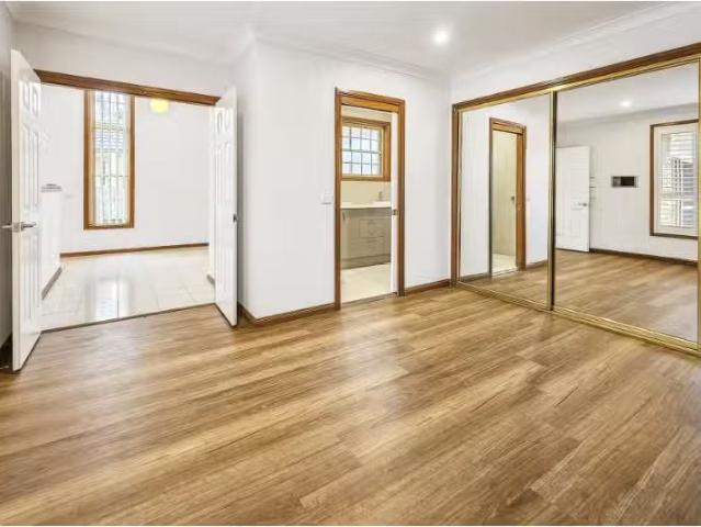 Cozy 5A Tintagel Place, Glenhaven Townhouse for rent Listed b.