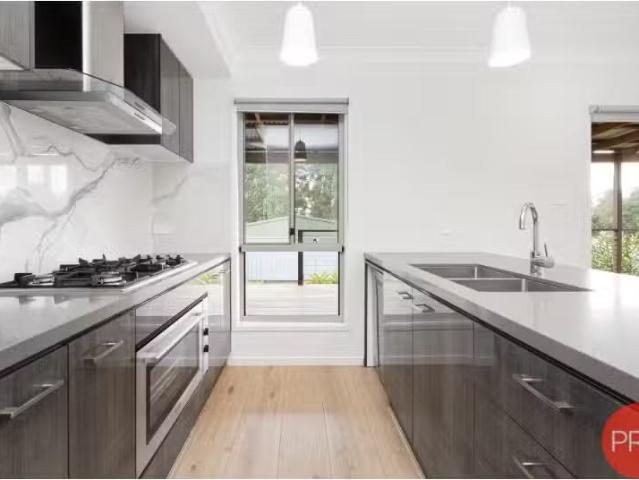 Nice 60 Redgum Circuit, ABERGLASSLYN House for rent Listed by.