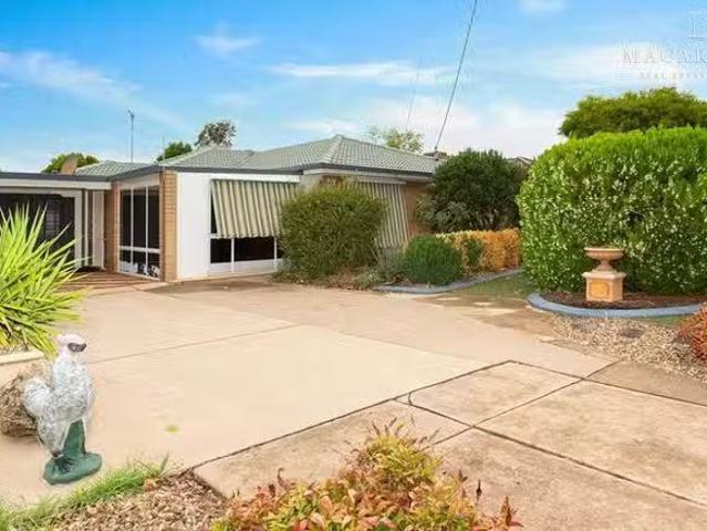 Deal! 61 Vincent Road, Lake Albert, NSW 2650