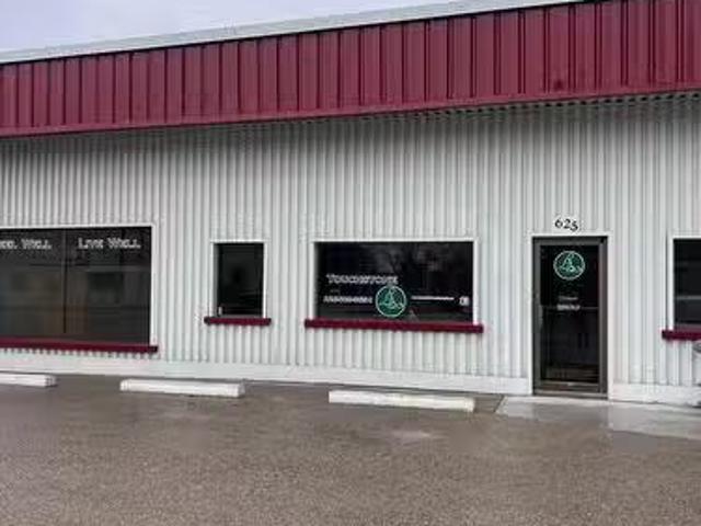 Unique 625 Turnberry Street, Huron East, ON, N0G 1H0 commerc.