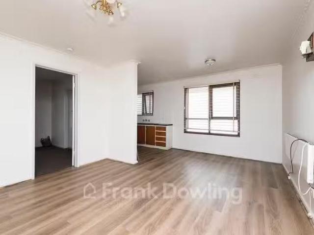 Rental! 6/2 Sturt Street, Essendon, VIC 3040