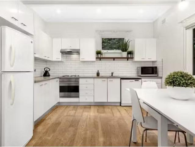 Deal! 6/32 Benelong Crescent, Bellevue Hill Apartment for rent.