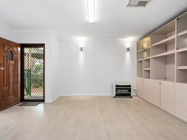 Cozy 63 Ardagh Avenue, Kalgoorlie, WA 6430