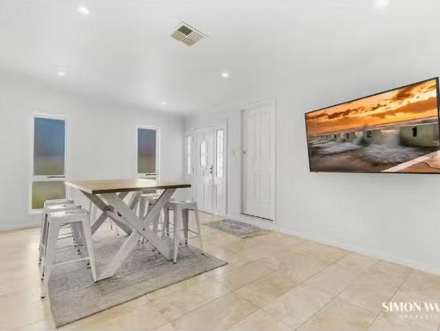 Rental! 63 Blackbutt Parade, Kotara South House for rent List.