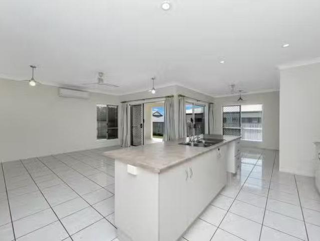 For Rent! 66 Hillock Crescent, Bushland Beach, QLD 4818