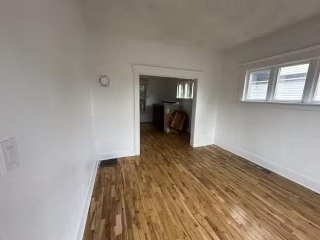 Deal! 66 Victoria Street West 1 66 Victoria St W #1