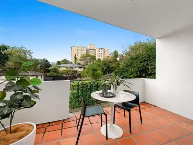 Cheap 6/74A Sir Fred Schonell Drive, St Lucia, QLD 4067